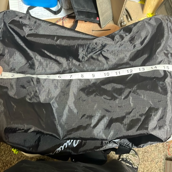 Eddie Bauer gym bag like new - Picture 7 of 7